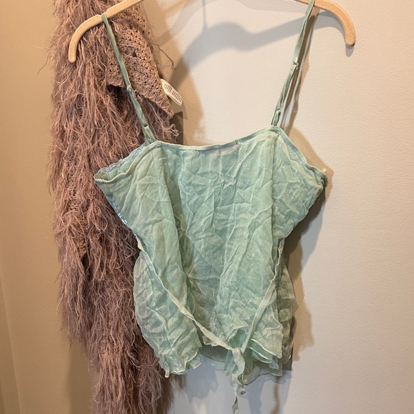 Elegant Lace Camisole in Light Blue - Picture 4 of 4